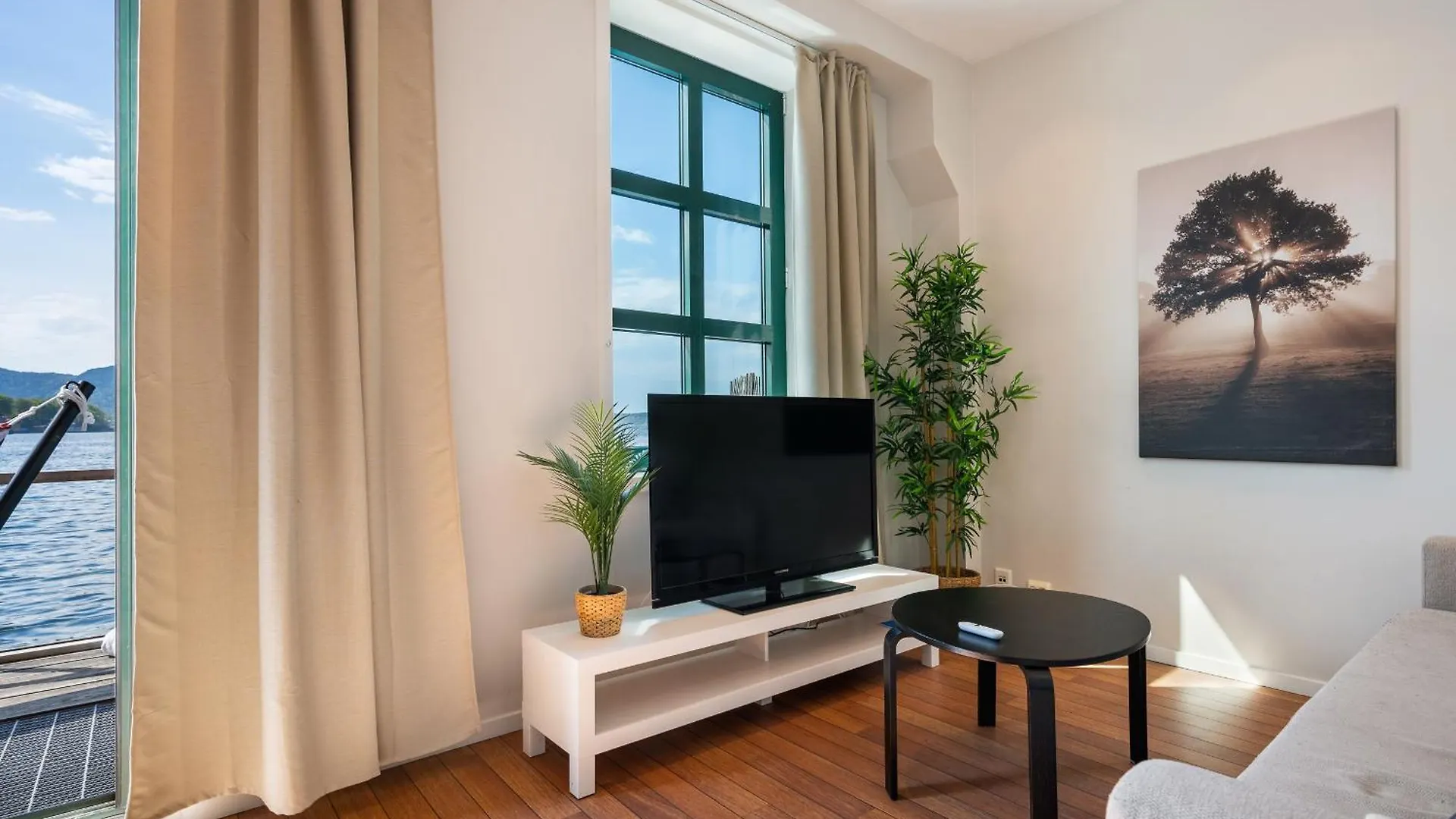 New! Sea Front Apt. With Terrace Above The Sea! Bergen 0*,  Norway
