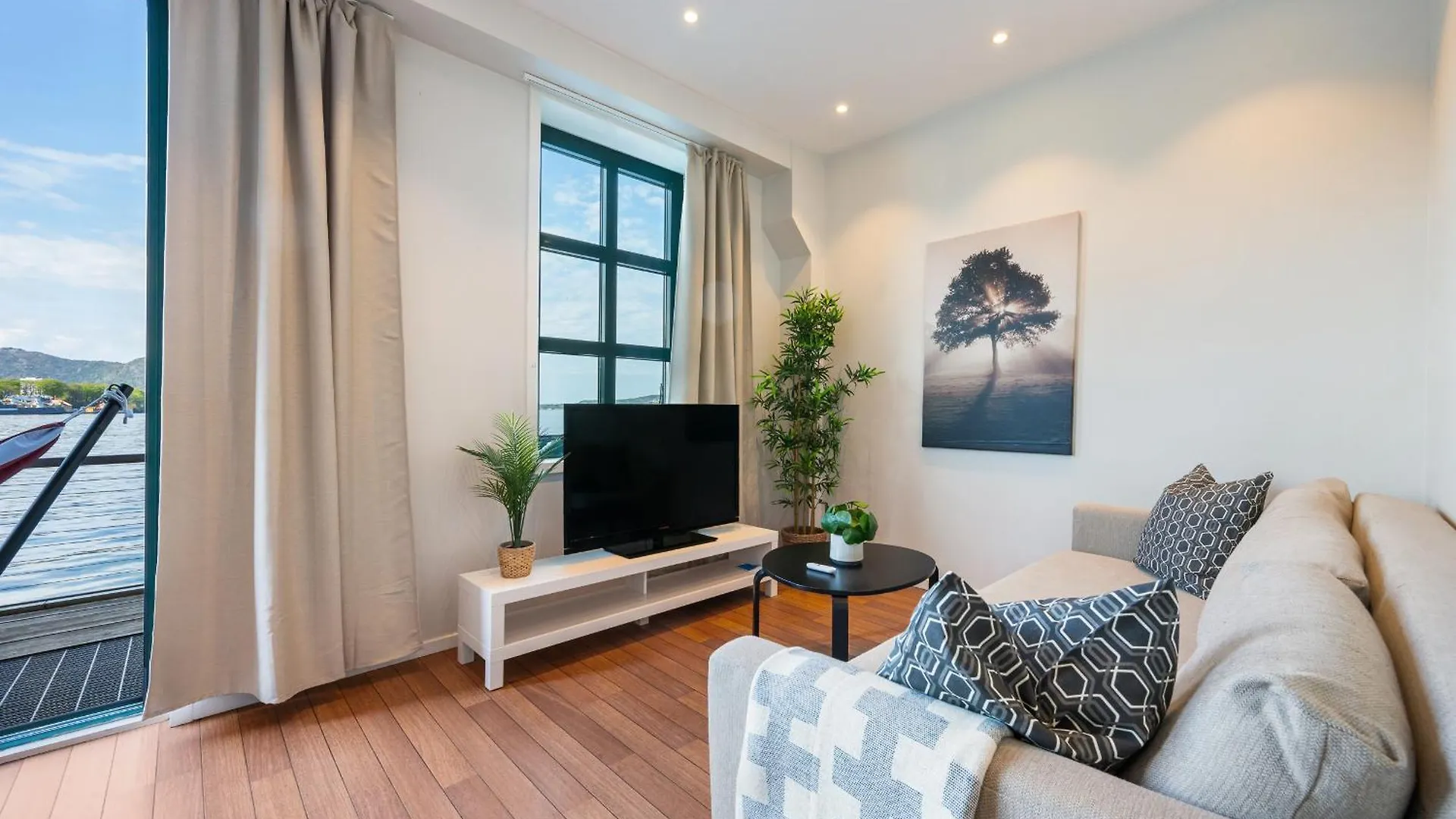 New! Sea Front Apt. With Terrace Above The Sea! Bergen 0*,
